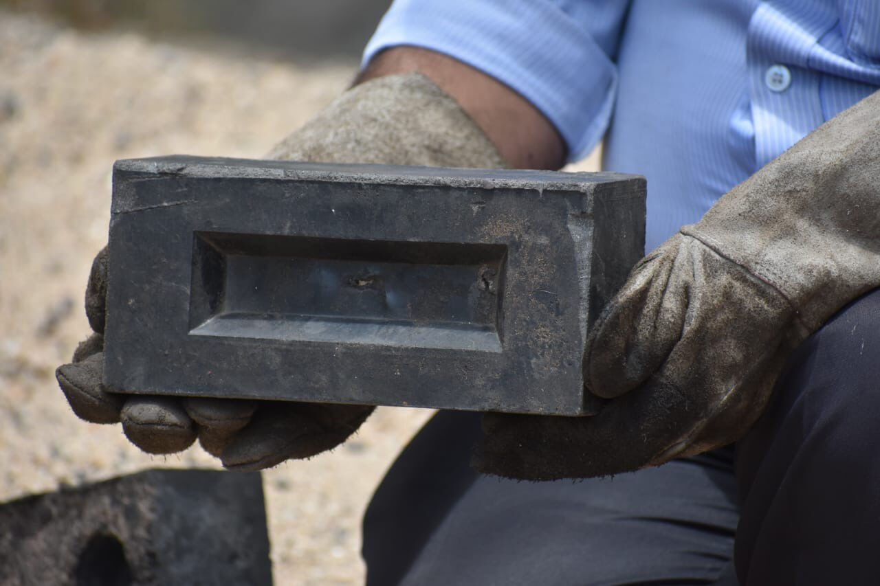 Cărămizile din plastic reciclat au trecut testul de rezistență