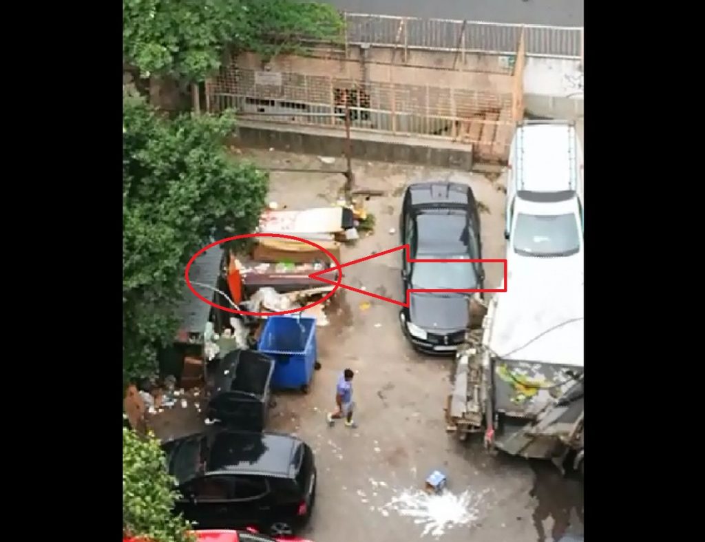Ploieștenii acuză operatorul de salubritate că nu ridică decât parțial gunoiul