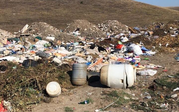 Curg sesizările la Mediu legate de aruncarea necontrolată a deșeurilor