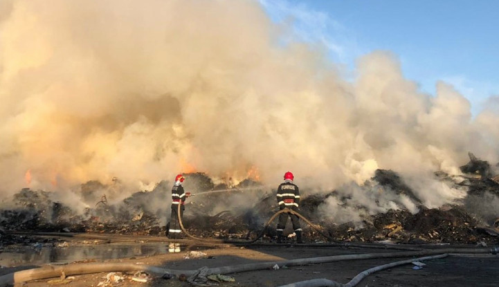Incendiu la groapa de gunoi din Bănești, Prahova