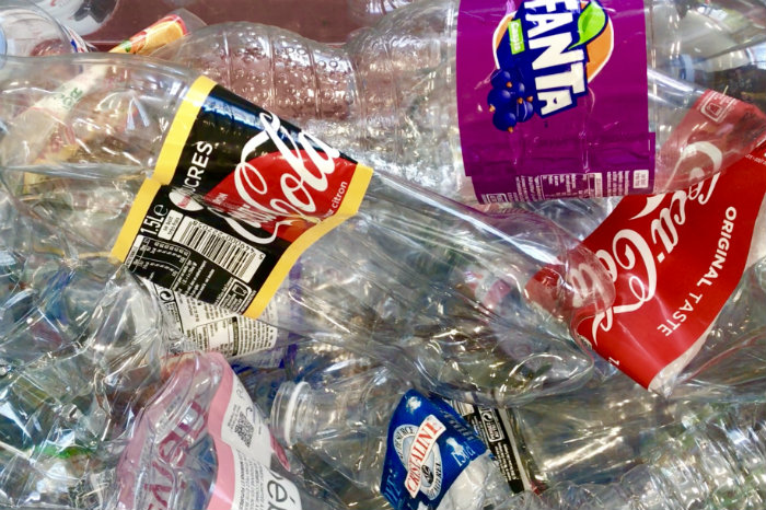 Coca-Cola își propune ca până în 2030 să recupereze o cantitate de ambalaje egală cu cea pe care o pune pe piaţă