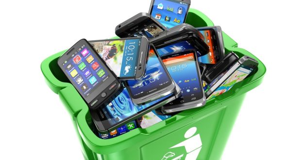 Odată cu fabricarea telefonului tău s-a creat și un munte de deșeuri toxice