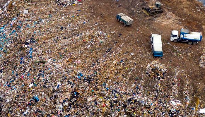 China nu mai vrea să fie ghena de gunoi a lumii și va interzice importul deșeurilor începând cu anul viitor