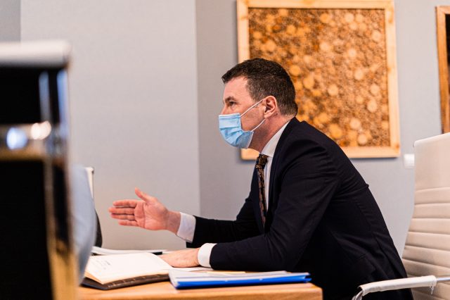 Ministrul Mediului: măsuri pentru reducerea poluării aerului și echipe de control împotriva celor care depozitează ilegal deşeuri