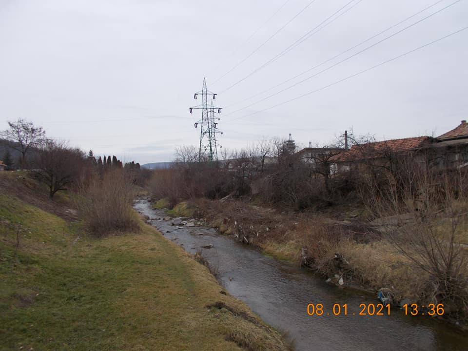 Poliția Locală Piatra-Neamț a demarat o campanie de supraveghere a albiei pârâului Cuiejdi în scopul prevenirii abandonării de deșeuri