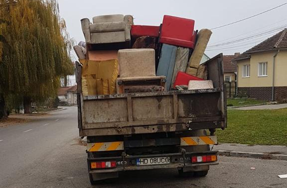 Brai Cata reia campania de colectare a deșeurilor voluminoase, în județul Hunedoara