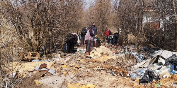Voluntarii din Huedin au adunat peste 800 de saci de gunoi într-o amplă acțiune de ecologizare