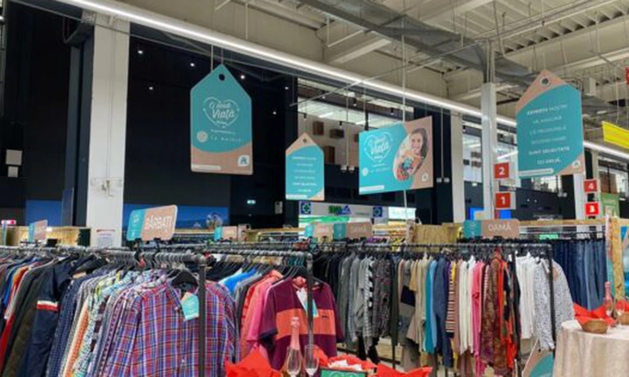 La Brașov, Auchan va vinde haine de brand second-hand, cu prețuri pornind de la 12 lei
