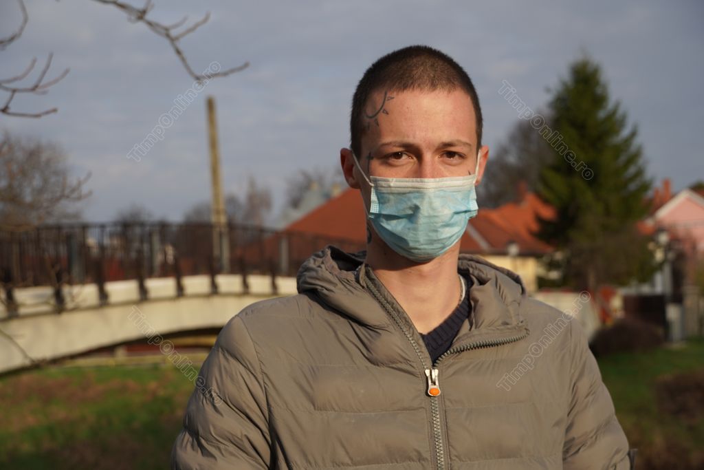 Cine este tânărul care a mobilizat comunitatea la strâns gunoaiele din albia râului Bistrița