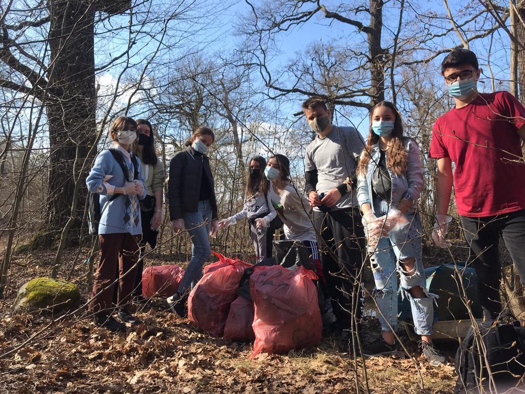 Trash Out Challenge în Parcul Sub Arini și în Pădurea Dumbrava din Sibiu