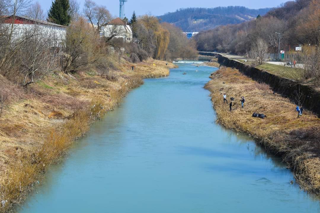 Sâmbătă are loc o nouă acțiune de ecologizare a râului Bistrița Ardeleană