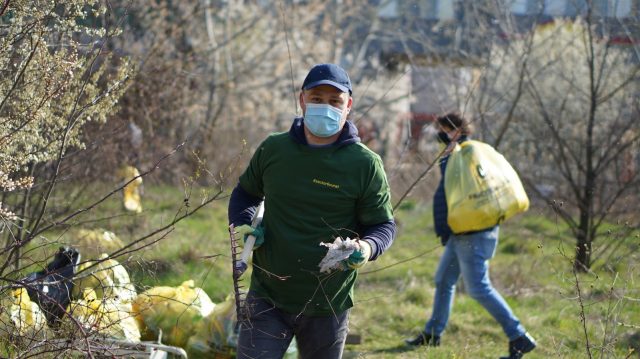 Curățenie de amploare în zona Lacului Morii