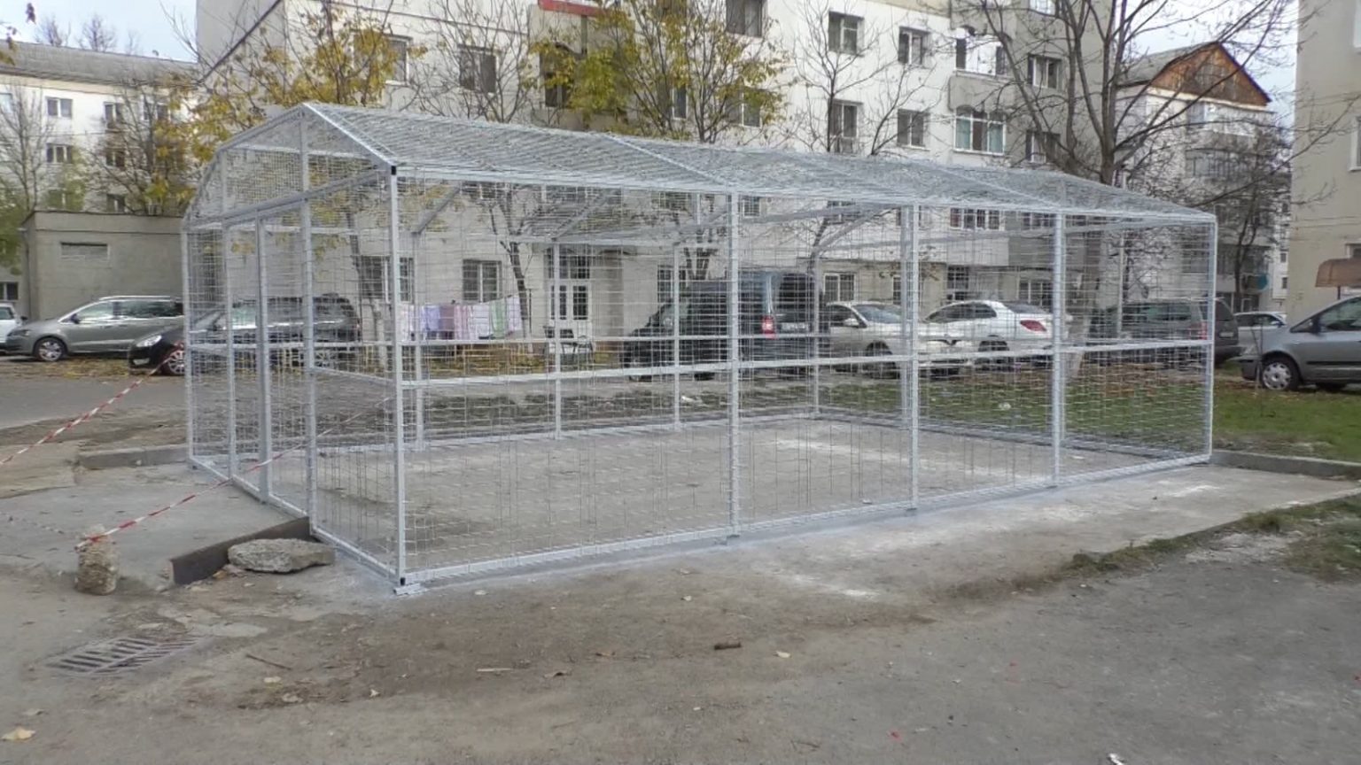 De ce nu sunt funcționale platformele pilot de colectare a deșeurilor din Pașcani