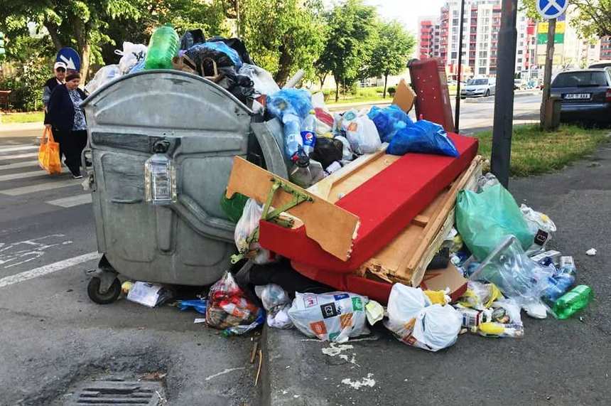 Secţia de Drumuri Naţionale Galaţi oferă 100 de lei pentru fotografii sau filmări cu persoane care aruncă gunoi pe drumurile din judeţ