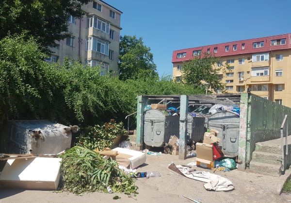 Polaris M Holding ridică gratuit deșeurile voluminoase