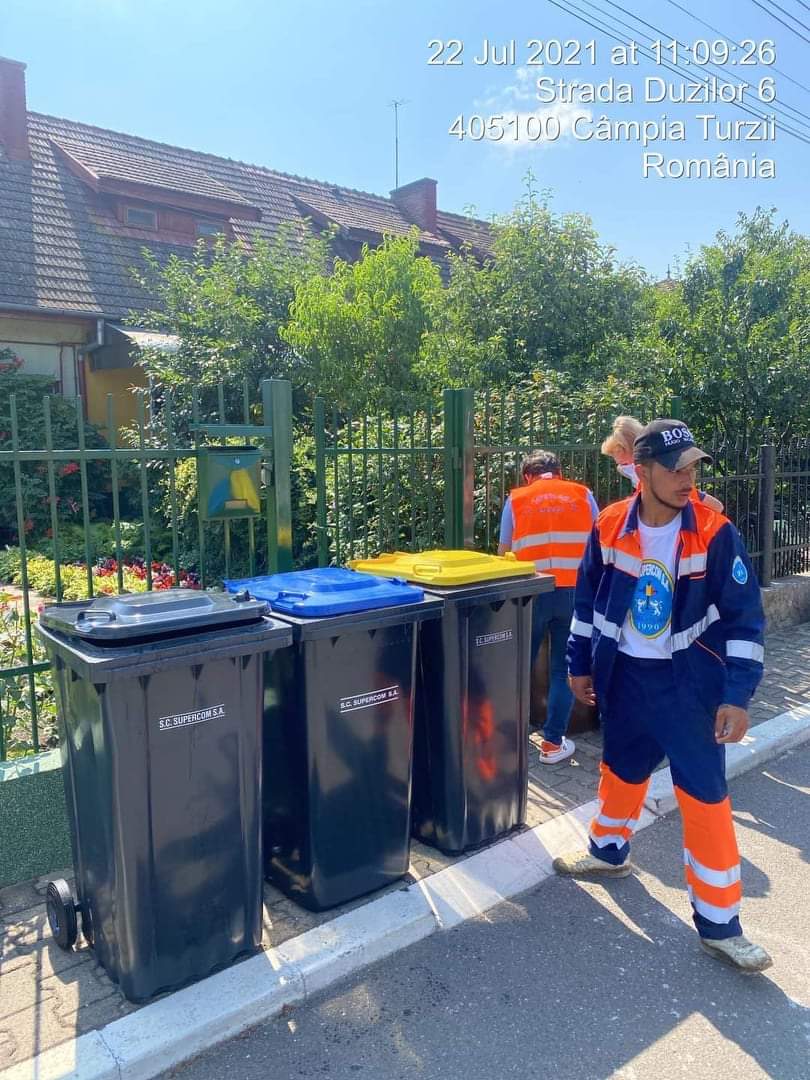 SUPERCOM a distribuit primele pubele de colectare selectivă a deșeurilor la Câmpia Turzii