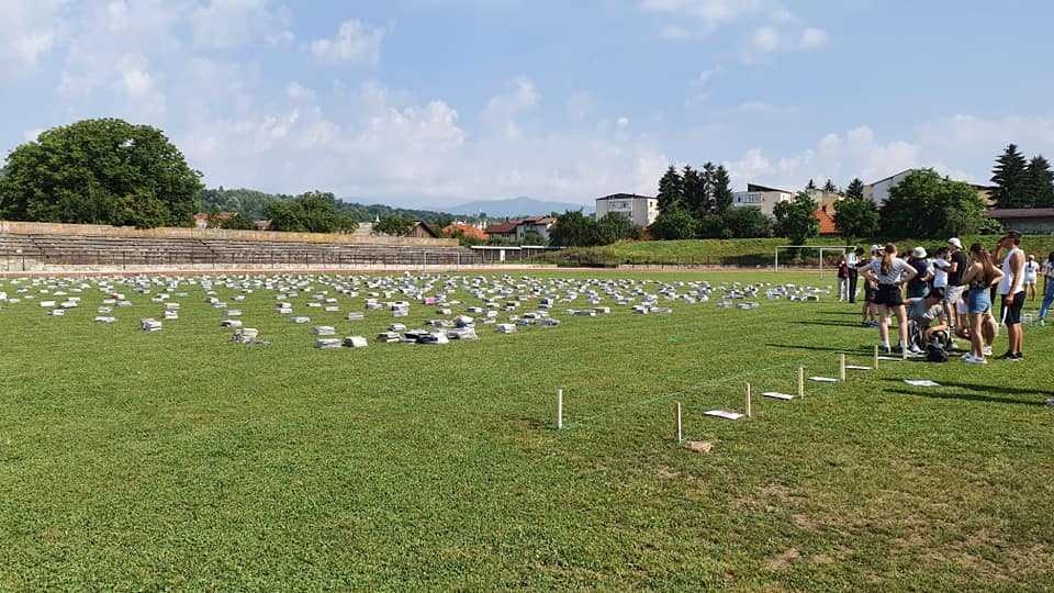 Recordul mondial cu caietele reciclate aduce faimă Argeşului