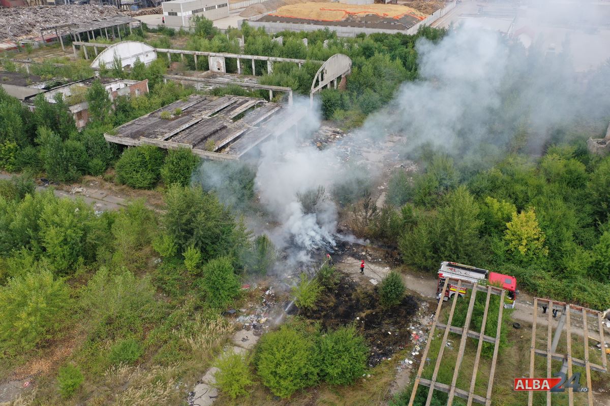 Lege la vot: Îngroparea, arderea sau incendierea deșeurilor ar putea fi pedepsită cu închisoare de la 6 luni la 3 ani sau cu amendă