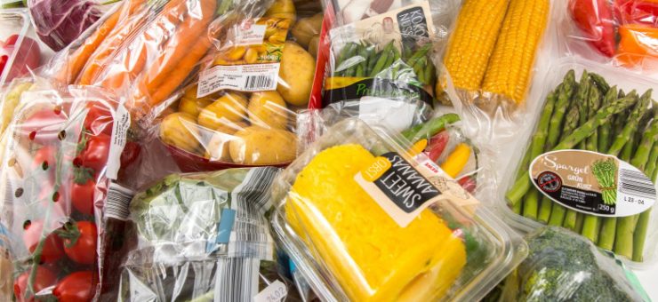 Franța a interzis ambalajele din plastic pentru fructe și legume