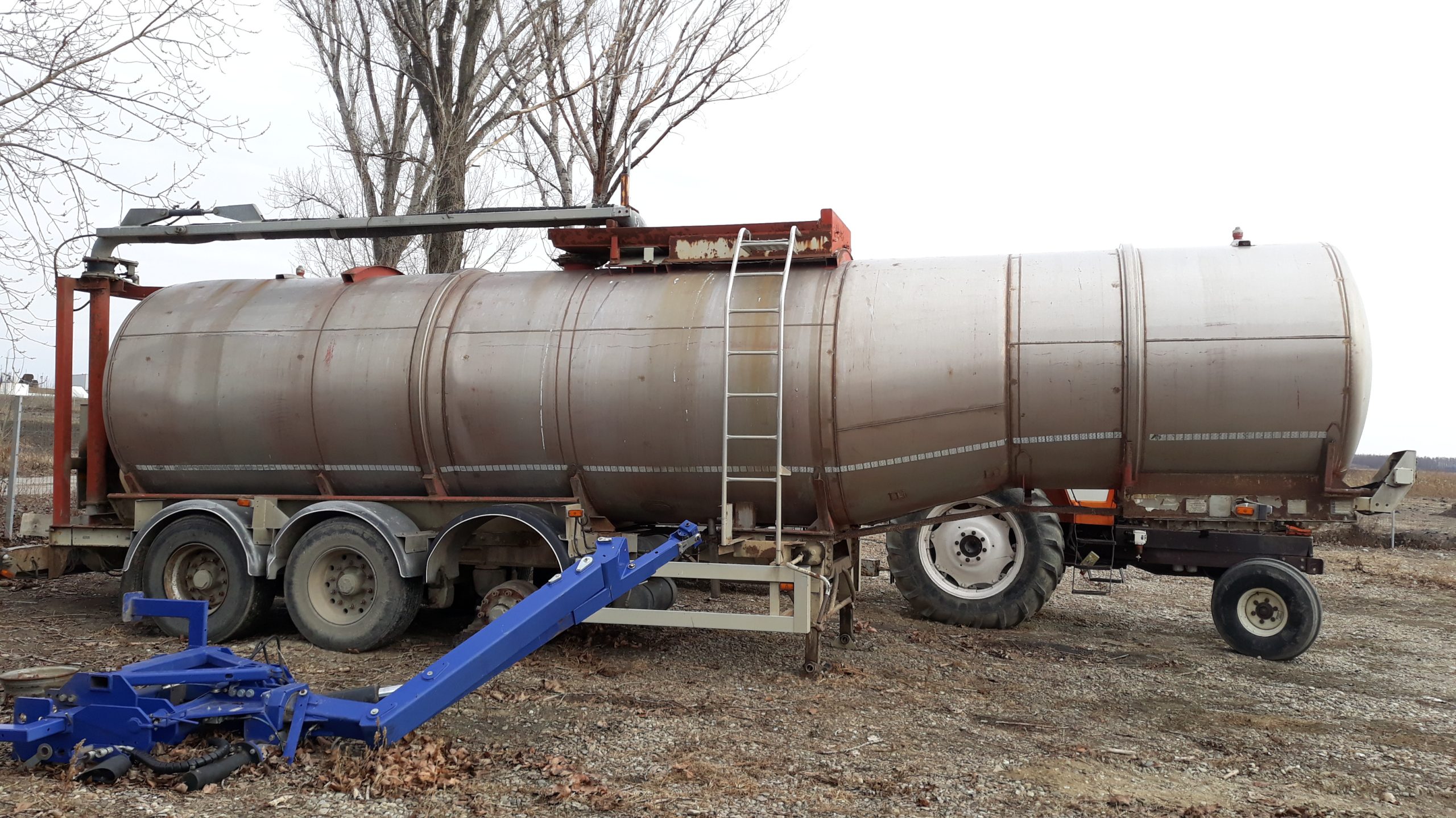 Dezmembrare cisternă inox. Masă totală 7.39 T