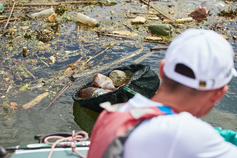 Acțiune de ecologizare pe râul Olt de la Barajul Voila şi ajunge până la Valea  Sâmbetei