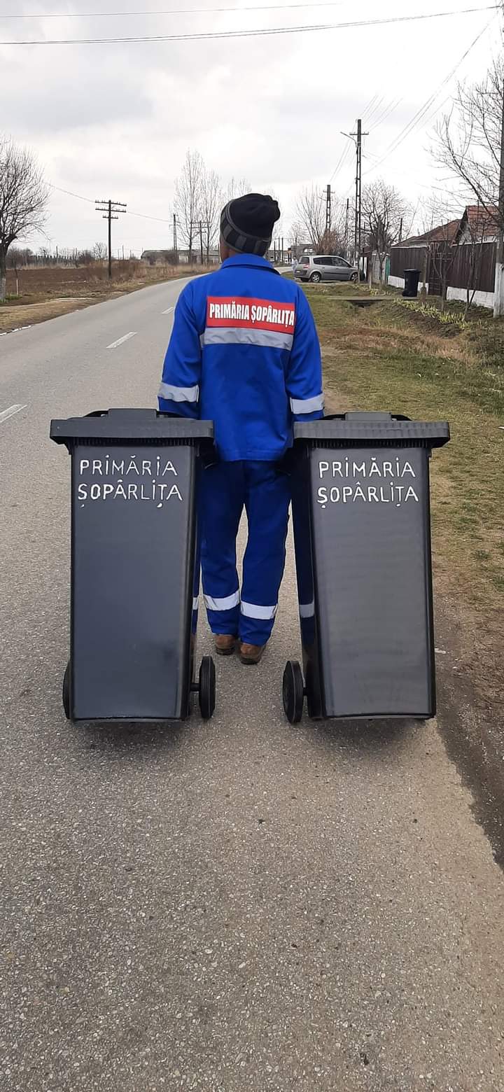 Pubele de gunoi pentru localnicii din Șopârlița, județul Olt