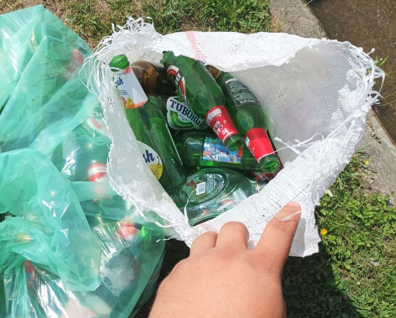 Budeasa: Joi se colectează deșeurile din sticlă